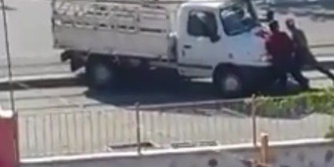 Kestirmeden Gitmek İsteyince Orta Refüjde Takılı Kaldı