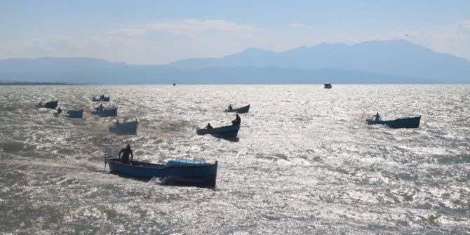 Balıkçılar Tekneleriyle Yarıştı