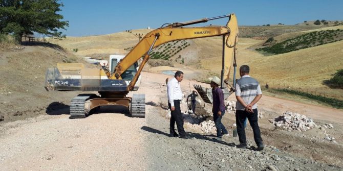 İl Özel İdare’nin Yol Yapım Çalışmaları Sürüyor