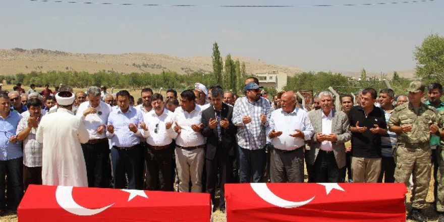 Hain Saldırıda Hayatını Kaybedenler Defnedildi