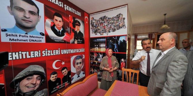 Köy Evini Şehitlerin Fotoğraflarıyla Süslediler