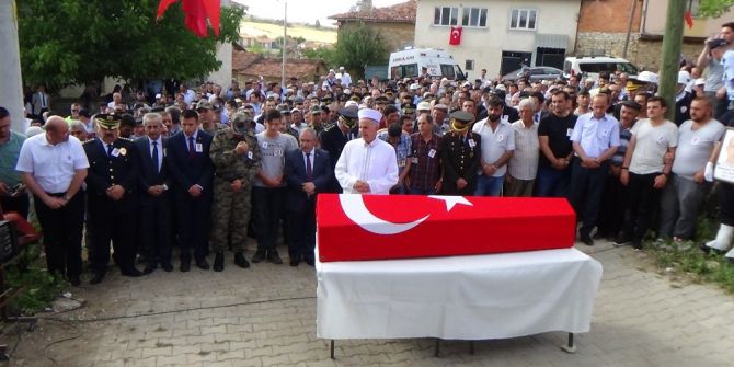 Kazada Şehit Olan Polis Memuru Kütahya’da Son Yolculuğuna Uğurlandı