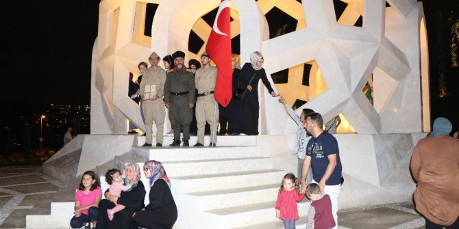 Çanakkale Gazisinin Torunları 15 Temmuz Şehitler Anıtı’nda Nöbet Tuttu