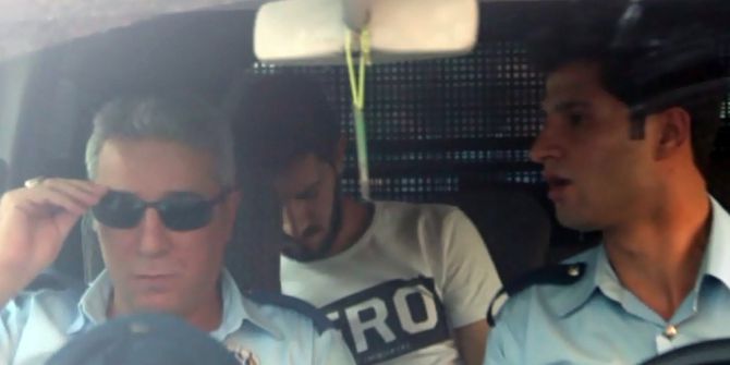 ‘Hero’ Yazılı Tişört Emniyeti Alarma Geçirdi