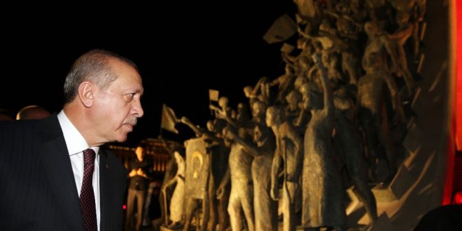 Cumhurbaşkanı Erdoğan, Şehitler Abidesi’ni Ziyaret Etti