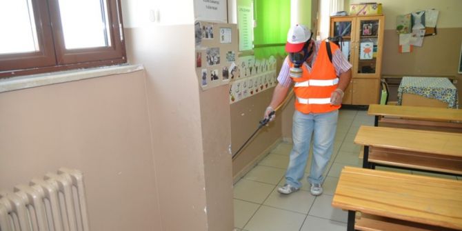 Melikgazi 351 Okulda Haşarata Karşı İlaçlama Çalışması Yapıyor