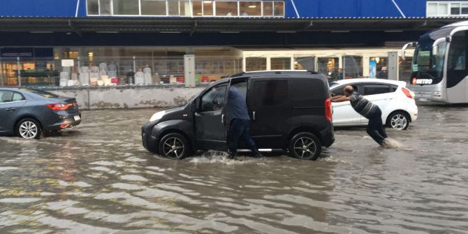 İstanbul’da Sağanak Yağış Etkili Oluyor