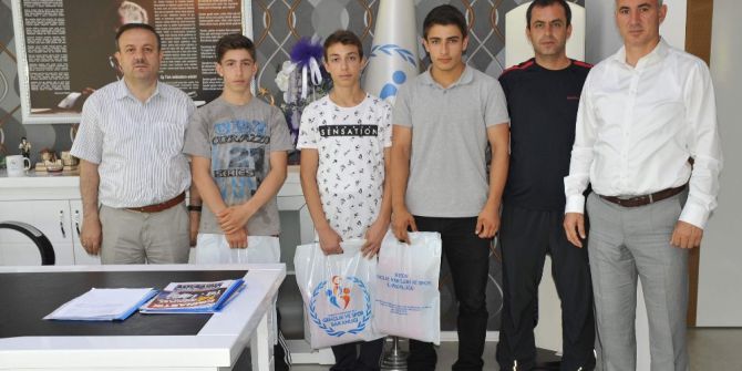 Genç Halterciler, Rize’de Yapılacak Olan Türkiye Şampiyonası Öncesinde ‘Altın’ Sözü Verdiler