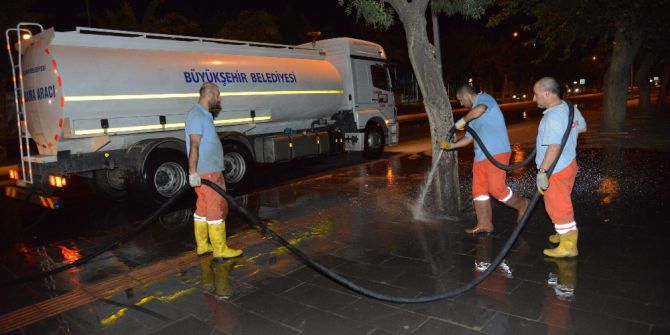 Diyarbakır Kaldırımları Tazyikli Su İle Yıkanıyor
