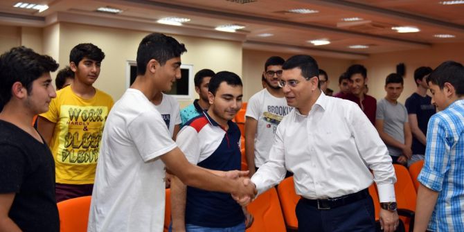 Tütüncü Öğrencilerle Buluştu