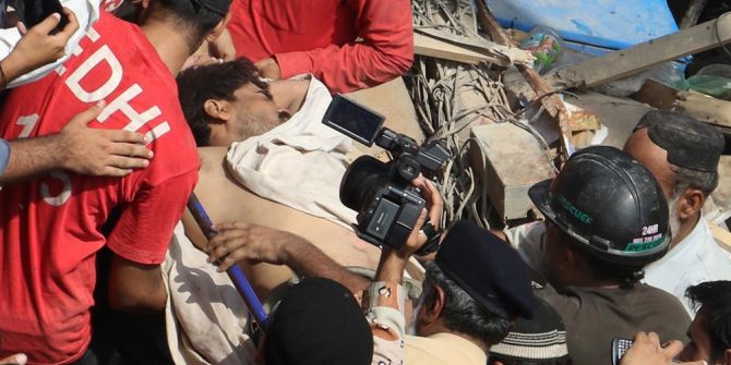 Pakistan’da Bina Çöktü: 4 Ölü