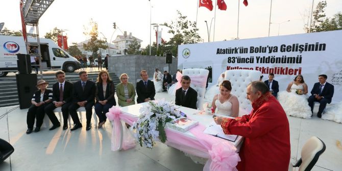 Kent Meydanı’da Toplu Nikah Töreni