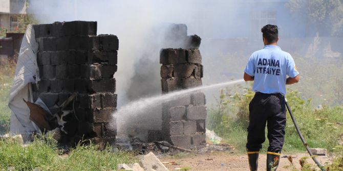 Suriyeliler Çadırlarını Yakıp Taşındı
