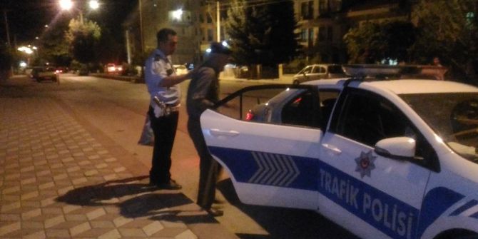 Evini Bulamayan Yaşlı Adama Jandarma Ve Polis Yardımcı Oldu