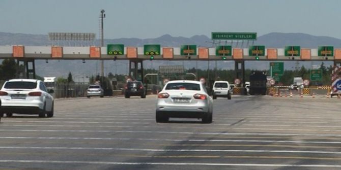 Otoyolda Hız Sınırına Uymayan Sürücüler Gişe Önlerinde Bekliyor