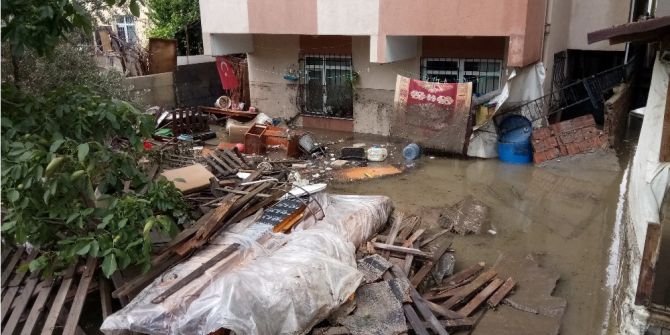 Ataşehir’de Bir Dairenin Zemin Katını Su Bastı