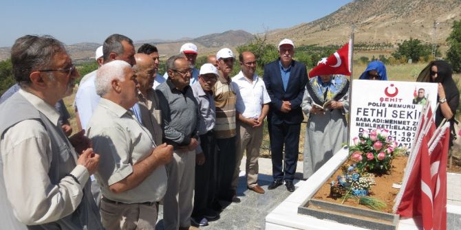 Huzurevi Sakinleri, Kahraman Şehidin Kabrini Ziyaret Etti