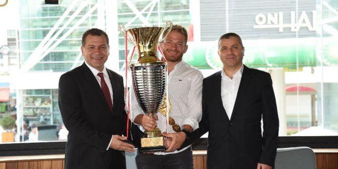 Karesi’de Başpehlivan Balaban’a Sevgi Seli