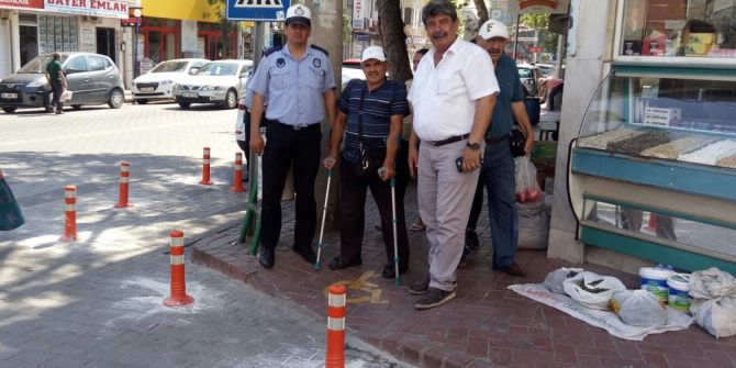 Burhaniye’de Engelli Geçişlerine Park Eden Yandı