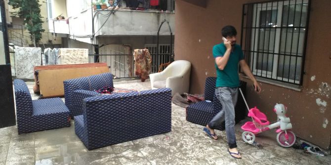 Zihinsel Engelli Oğluyla Yaşadığı Evi Su Bastı