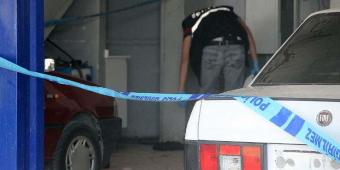 Rehin Aldığı Şahsı Karnından Vurdu