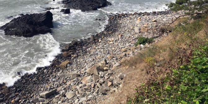 Kayalıklardan Düşen Kadın Ağır Yaralandı