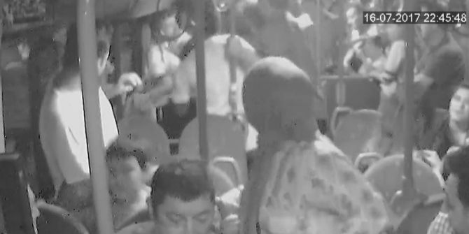 Halk Otobüsünde Yumruklar, Tekmeler Havada Uçuştu