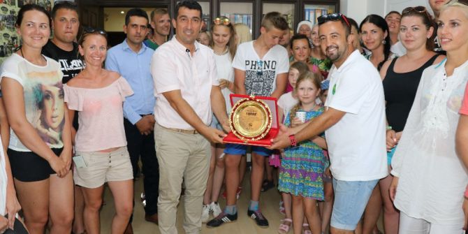 Gazipaşa Turist Getiren Şirkete Plaket