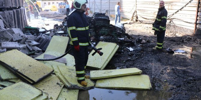 İnşaatta Straforlar Tutuştu, Gökyüzünü Dumanlar Kapladı
