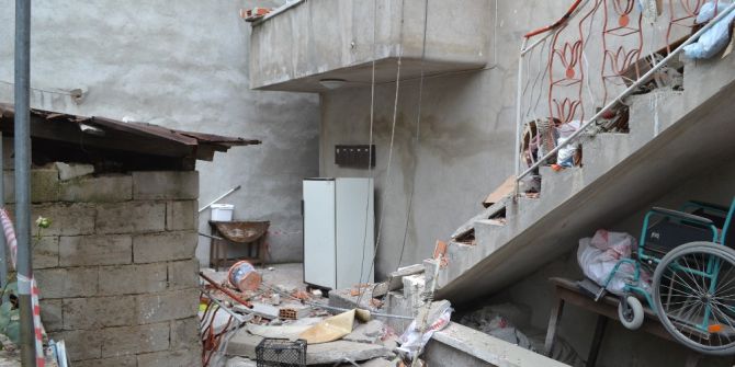 Balkon Çöktü: 2 Yaralı