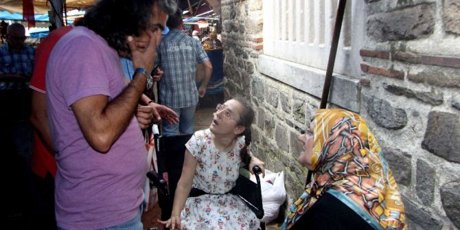 Vicdansızlar Engelli Kızın Çantasını Kapkaç Yaptı