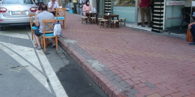 İzmit Zabıtasından Esnafa Kaldırım Uyarısı