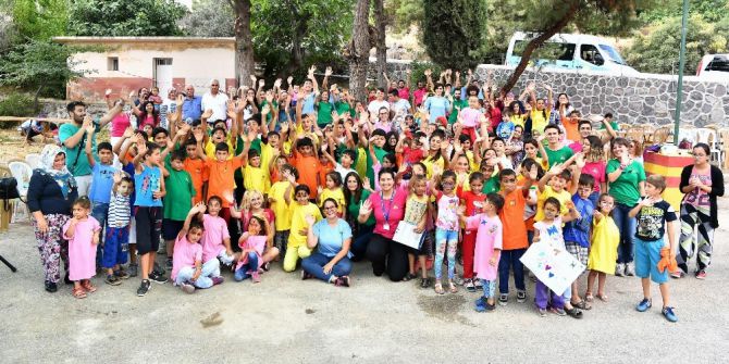 Bu Gençlerin Eli Öpülür