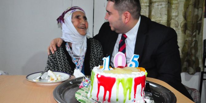 Yaşlı Stajyerler İş Başında