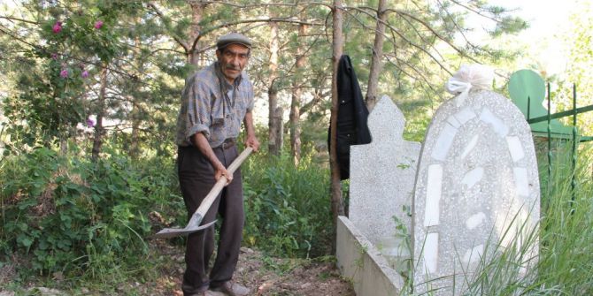Mezarcı Yılmaz’ı Son Yolculuğuna 15 Kişi Uğurladı