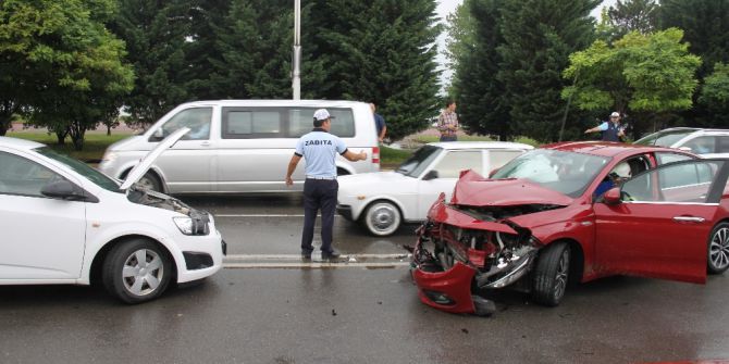 Kocaeli’de Trafik Kazası: 2 Yaralı