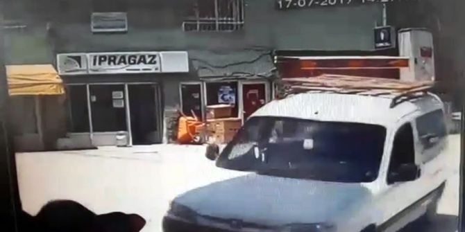 Ayakları Kırık Sürücü Otomobil İle Lokantaya Daldı