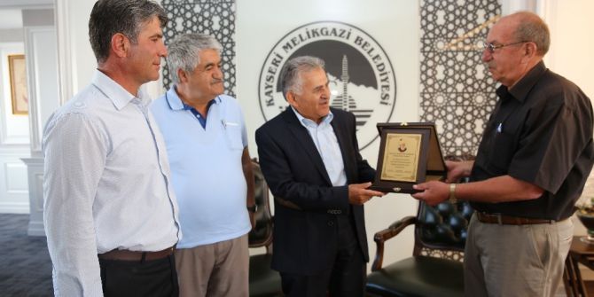 Mahalle Muhtarlarından Başkan Büyükkılıç’a Plaketli Teşekkür Ziyareti