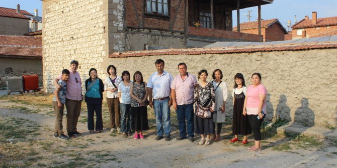 Japonlar İğne Oyalarını İncelemek Ve Manda Görmek İçin Geldi