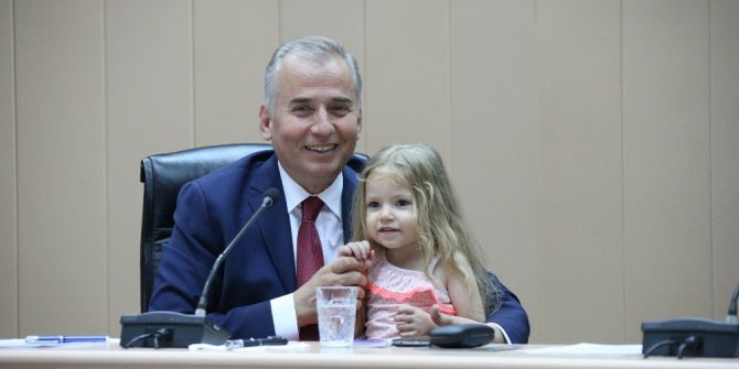 Başkan Osman Zolan’a Minik Elif Ada Sürprizi