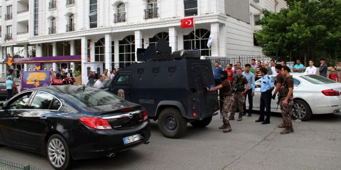 Erzurum’da 1’i Polis 4 Kişinin Yaralandığı Olayın Ardından 2 Kişi Daha Tabancayla Vuruldu