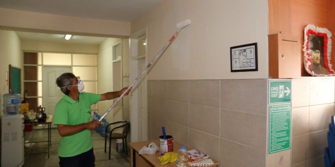 Turgutlu Belediyesi, Okulları Yeni Görünüme Kavuşturuyor