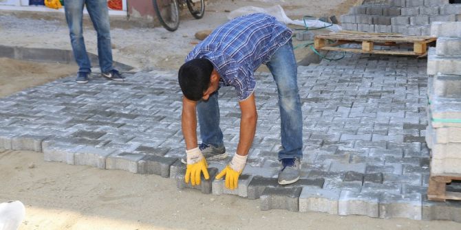 Turgutlu’da Cadde Ve Sokaklarda Parke Taşı Seferberliği