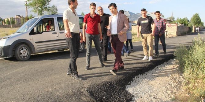 Başkale’de Yol Asfaltlama Çalışması