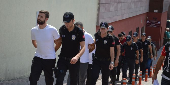 Uyuşturucudan Gözaltına Alınan 7 Kişi Adliyeye Sevk Edildi