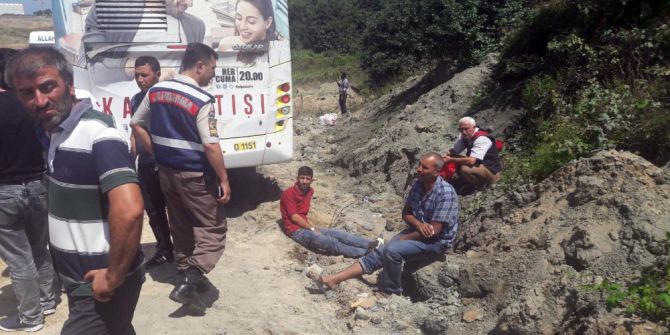 Eyüp’te Hafriyat Kamyonu Ve İett Otobüsü Çarpıştı: 12 Yaralı