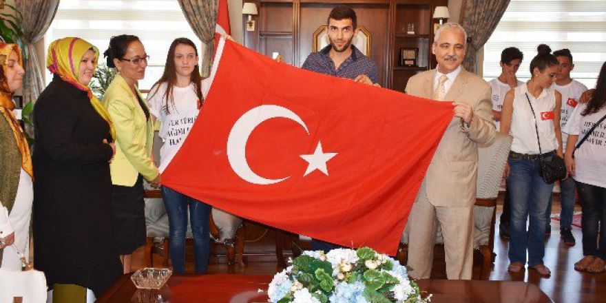 Vali Güvençer, Bağımlılıkla Mücadele Derneği’ni Ağırladı