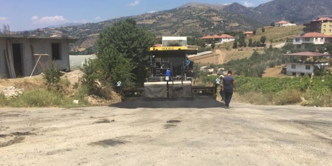 Alaşehir’in Uluderbent Mahallesine Sıcak Asfalt