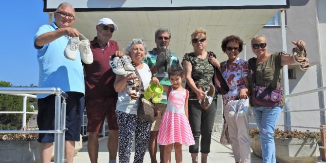 Sokak Aydınlatmaları Yanmıyordu, Çıplak Ayakla Protesto Ettiler