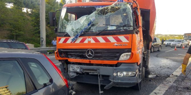 Kağıthane Tem’de Trafik Kazası: 4 Yaralı